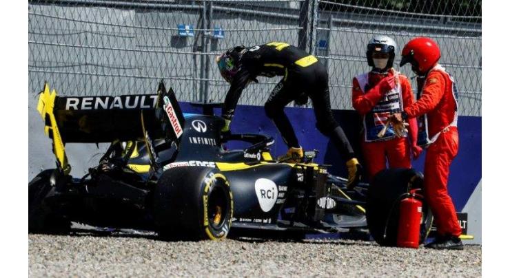 Ricciardo limps away after big crash in practice
