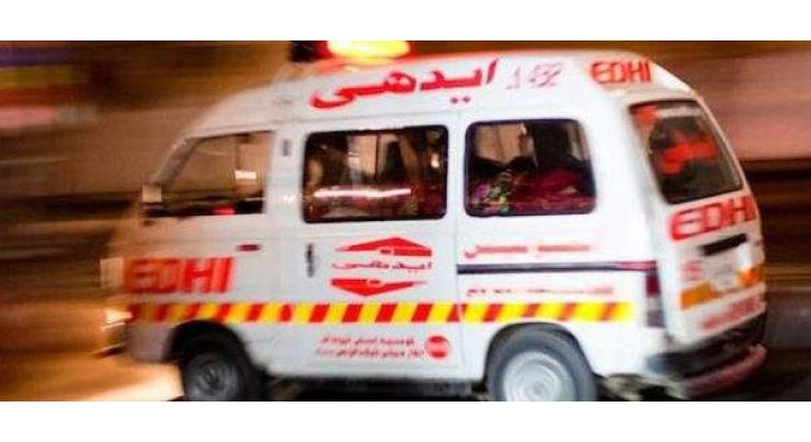14 hurt in Thatta car-van collision
