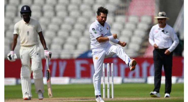 Yasir Shah strikes as Pakistan maintain grip on first Test against England
