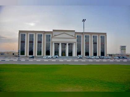 جامعة أبوظبي تقدم منحا دراسية للطلبة المتفوقين للالتحاق بحرمها الجديد في العين