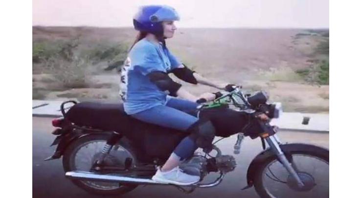 Mahira Khan’s video riding bike goes viral