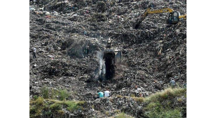 Rescuers dig through Indian trash dump for 12-year-old 'rag picker'

