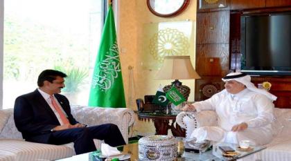 قائد کتلة الحکومة فی مجلس الشیوخ الدکتور وسیم شھزاد یلتقی السفیر السعودي لدی اسلام آباد