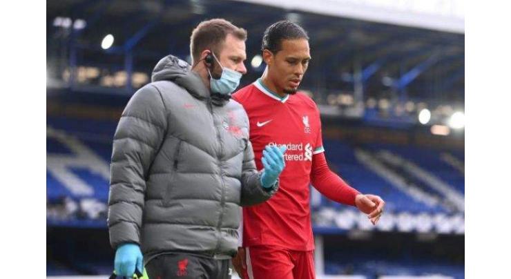 Liverpool must stay in trophy hunt for injured Van Dijk, says Henderson
