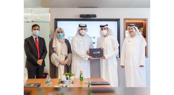 Al Zeyoudi visits Etihad Credit Insurance office in Dubai