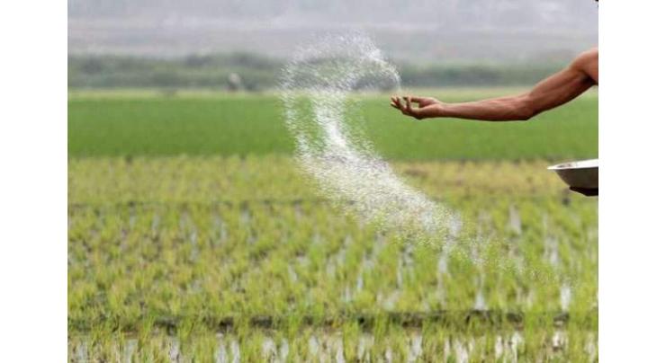 Pb govt reduces fertilizers, pesticides rates marginally to benefit farmers: Ateel
