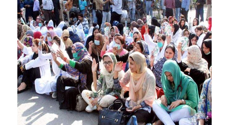 People of Hazara stranded after strike of doctors, lawyers and Patwaris enters in 10th day
