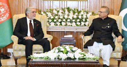 رئیس باکستان الدکتور عارف علوي یستقبل رئیس المجلس الأعلي للمصالحة الوطنیة الأفغانیة