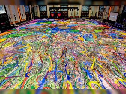 طلبة من مدرسة &quot;جيمس ولينغتون انترناشيونال&quot; يلهمون الفنان ساشا جعفري لرسم أكبر لوحة فنية في العالم