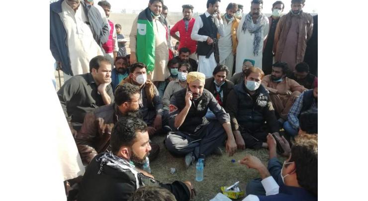 PDM angry workers storm into Multan’s Qila Kohna Qasim Bagh
