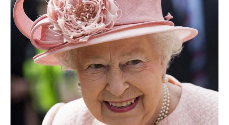 Queen Elizabeth to miss family Christmas over virus fears
