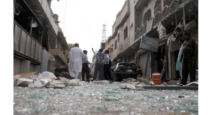 Residential building collapse after cylinder blast in Karachi, leaves 1 dead
