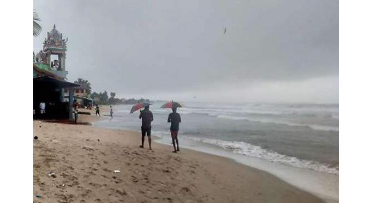 Cyclone hits Sri Lanka as southern India hunkers down
