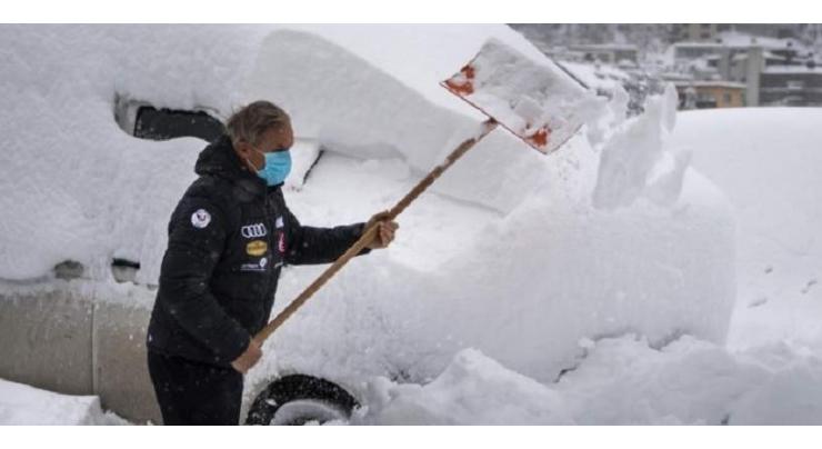 Heavy snowfall scuppers women's super-G at Saint-Moritz
