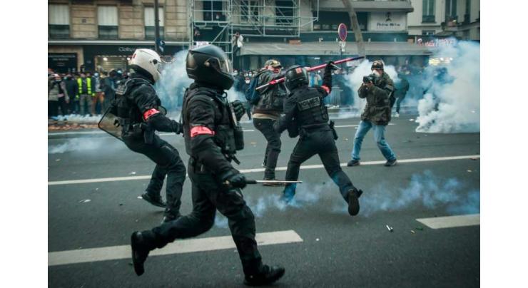 French Police Fire Tear Gas as Situation at Anti-Security Law Protests in Paris Escalates
