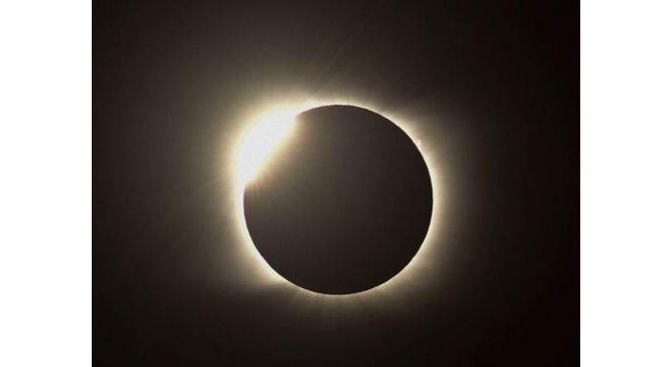 Solar eclipse plunges southern Chile, Argentina into darkness
