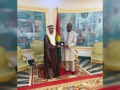 رئيس بوركينا فاسو يستقبل رئيس المجلس العالمي للتسامح والسلام