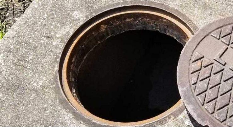 Child drowns in sewer in sargodha
