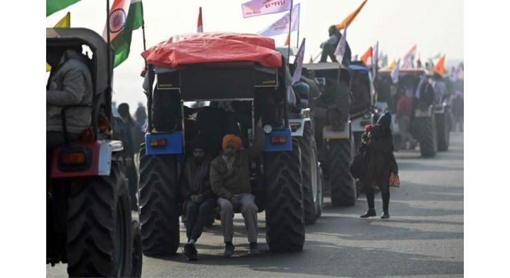 Delhi clashes between farmers and police overshadow army parade
