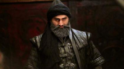 الممثل الترکي جلال آل الذي لعب دور عبدالرحمن فی مسلسل قیامة أرطغرل یزور باکستان