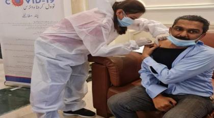 سفارة الامارات لدي اسلام آباد تنظّم برنامج لتطعیم اللقاح ضد کورونا لجمیع موظفیھا