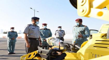 قائد عام شرطة أبوظبي يطلع على التقنيات الحديثة بهيئة أبوظبي للدفاع المدني