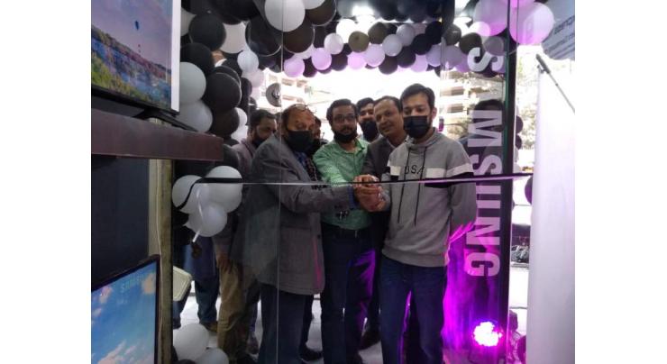 Samsung Welcomes Customers to Karachi’s Official Brand Shop