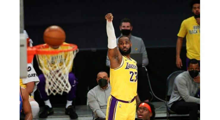 LeBron shines as injury-hit Lakers leave it late
