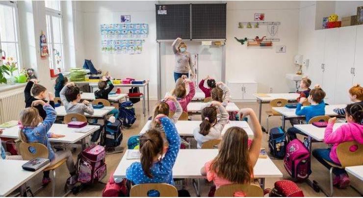 German pupils return to schools despite rising infections
