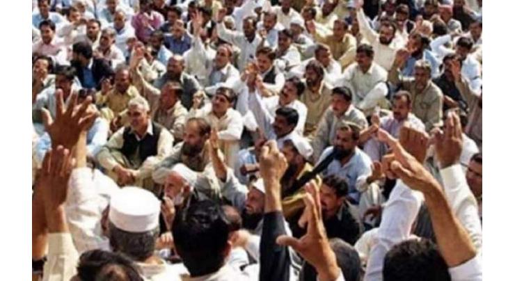 HESCO's contractual employees stage protest for regularization
