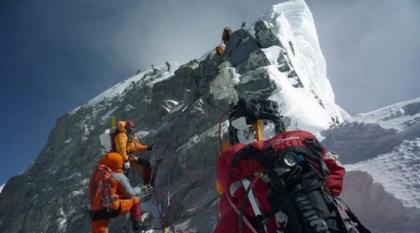 الحکومة تتواصل بحثھا عن ثلاثة متسلقین فی جبل ” K2 “