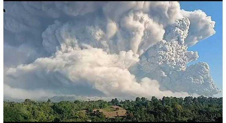Indonesia volcano belches huge ash column
