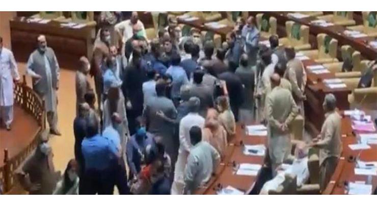 PTI lawmakers attack disgruntled members of their parties