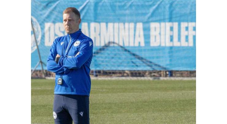 Kramer takes charge of Bielefeld amid fans fury
