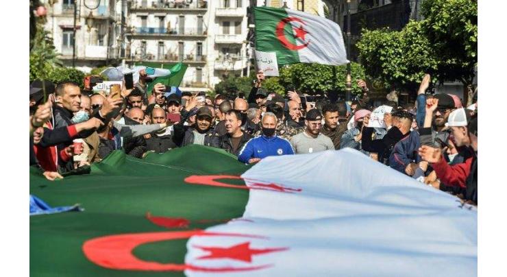Thousands hit the streets in fresh Algeria protests
