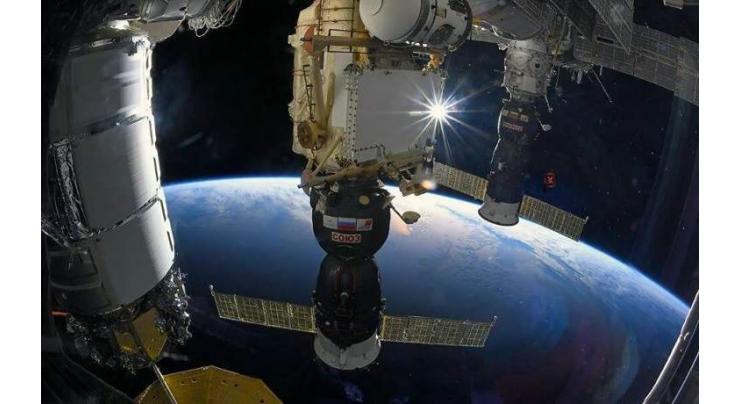 ISS Crew Begins Final Sealing of 2nd Crack Causing Air Leak in Russia's Zvezda Module