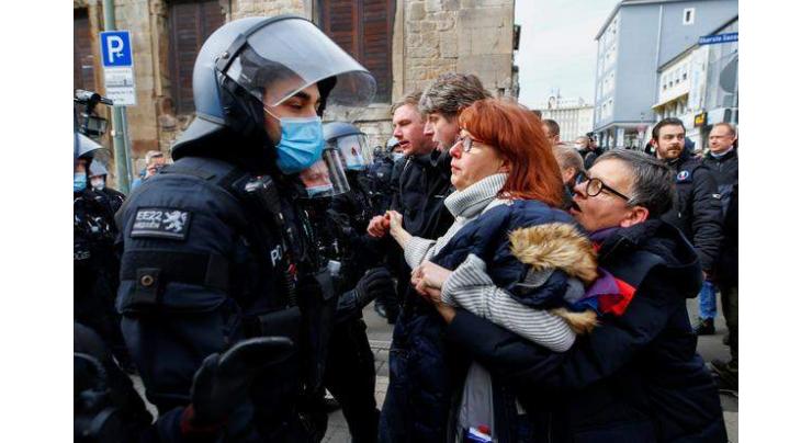 German police clash with Covid protesters
