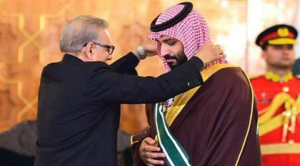ولی العھد السعودي یھنئی رئیس باکستان علوي بمناسبة یوم باکستان