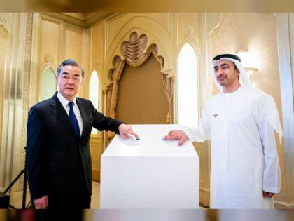 عبدالله بن زايد ووزير خارجية الصين يطلقان مشروع &quot;علوم الحياة وتصنيع اللقاحات في دولة الإمارات&quot;