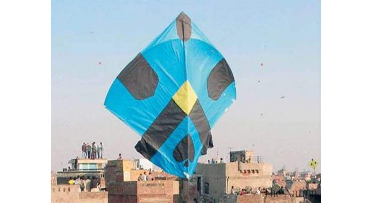 Stray kite claims life in sialkot
