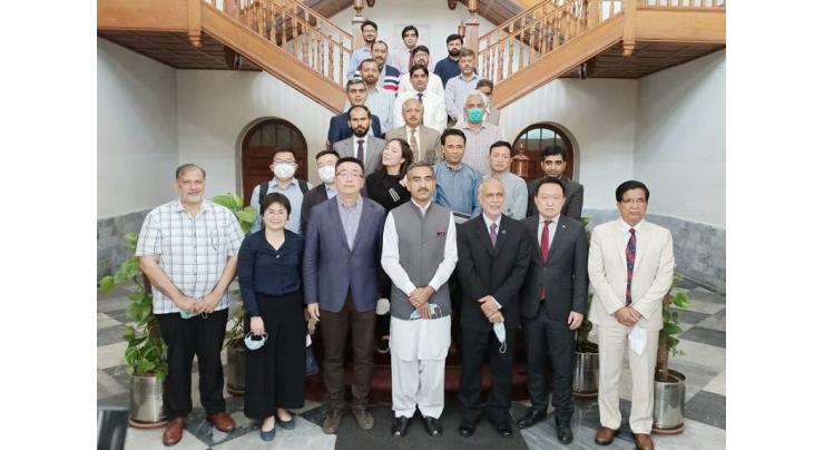 Chinese business delegation discusses collaboration with UVAS
