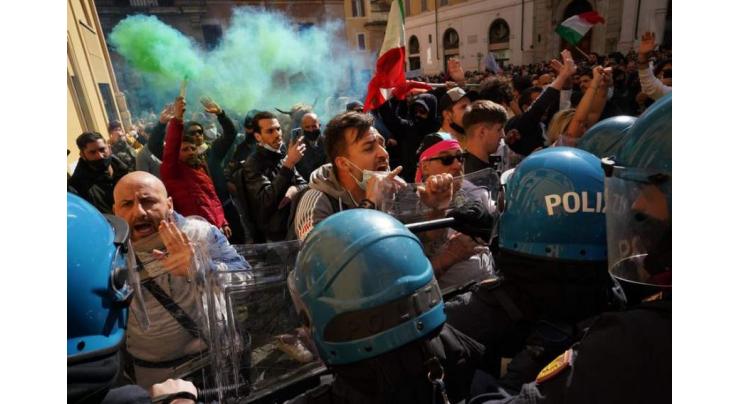 Several People Injured in Clashes Between Police, Protesters in Northern Italy - Reports
