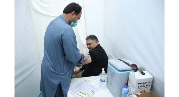 Renowned intellectual Anwer Maqsood, veteran actor Javed Sheikh and others got their 2nd dose of vaccination at the vaccination center of Arts Council of Pakistan Karachi