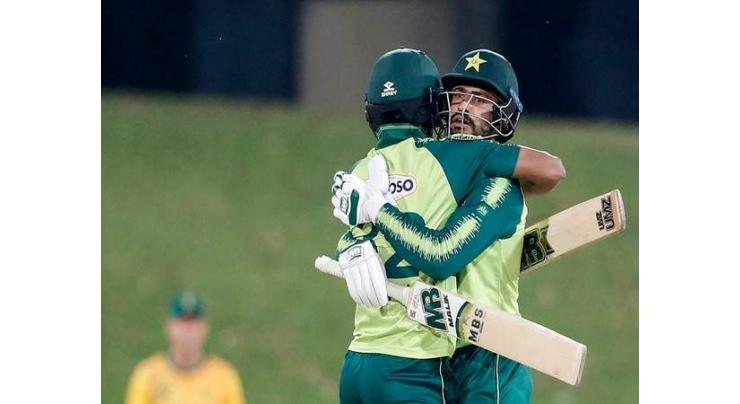 Pakistan beat South Africa with one ball to spare
