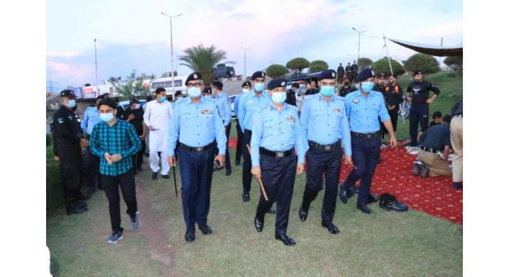 IGP joins policemen in `Iftar’ at police picket