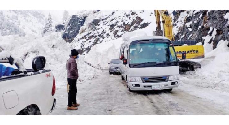 NHA clears glaciers from Kaghan Highway up to Naran; tourism to remain banned till May 16

