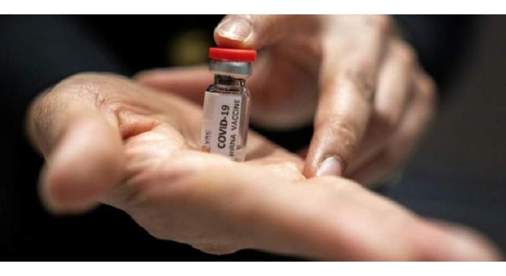 Mexico begins to vaccinate teachers against COVID-19
