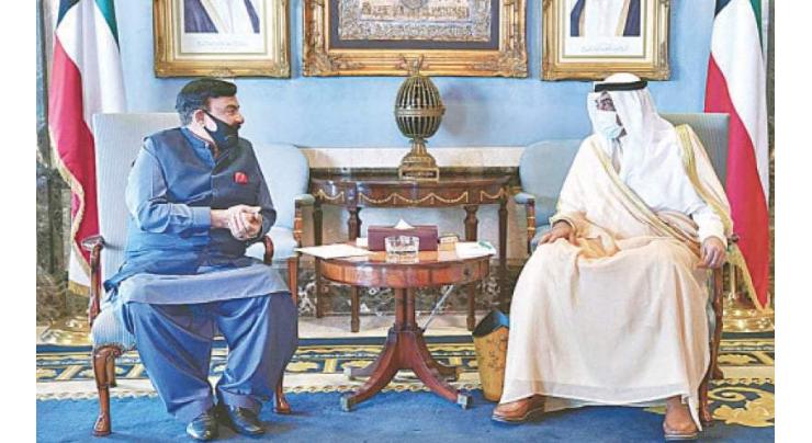 Interior minister meets his counterpart in Kuwait

