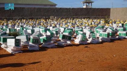 مركز الملك سلمان للإغاثة يواصل توزيع السلال الغذائية الرمضانية في الصومال