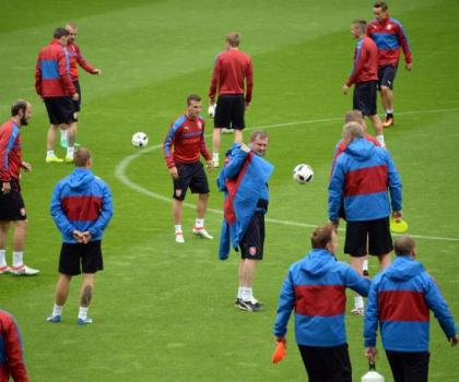 Czechs move Euro base camp home over strict Scotland rules